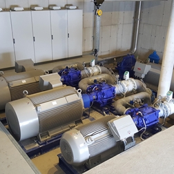 Pump system with piping in a technical room.